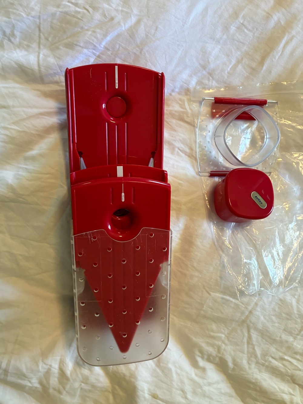 Red Stackable multi-piece mandoline. - Picture 4 of 4